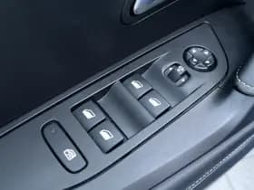 Peugeot E-2008 EV GT 50 kWh thumbnail 25