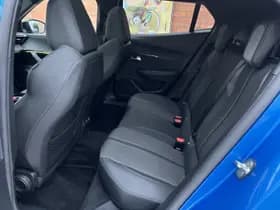 Peugeot E-2008 EV GT 50 kWh thumbnail 9