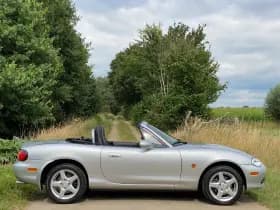 Mazda MX-5 thumbnail 6