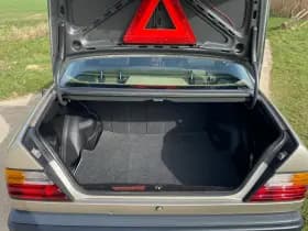 Mercedes-Benz 200d thumbnail 43