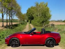 Mazda MX-5 thumbnail 2