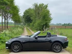 Mazda MX-5 thumbnail 2