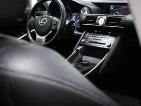 Lexus IS thumbnail 12