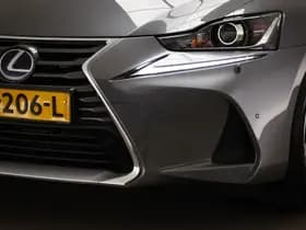 Lexus IS thumbnail 16