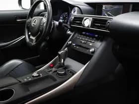 Lexus IS thumbnail 3