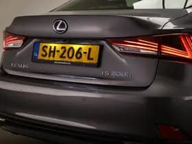 Lexus IS thumbnail 22