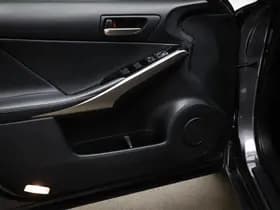 Lexus IS thumbnail 26