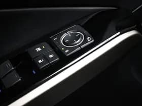 Lexus IS thumbnail 27