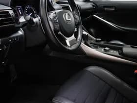 Lexus IS thumbnail 30