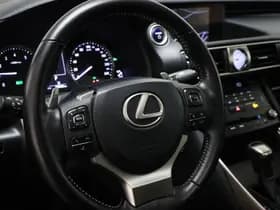 Lexus IS thumbnail 33