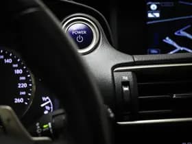 Lexus IS thumbnail 39