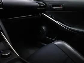 Lexus IS thumbnail 40