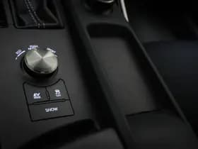 Lexus IS thumbnail 41