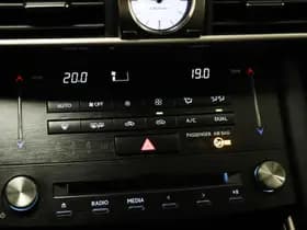 Lexus IS thumbnail 43