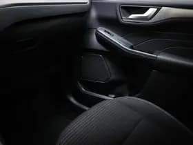 Ford Kuga thumbnail 38