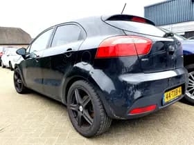 Kia Rio thumbnail 3