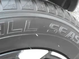 Toyota Yaris thumbnail 12