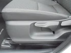 Toyota Yaris thumbnail 25