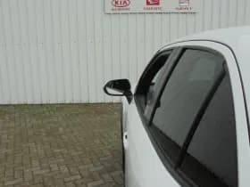 Toyota Yaris thumbnail 30