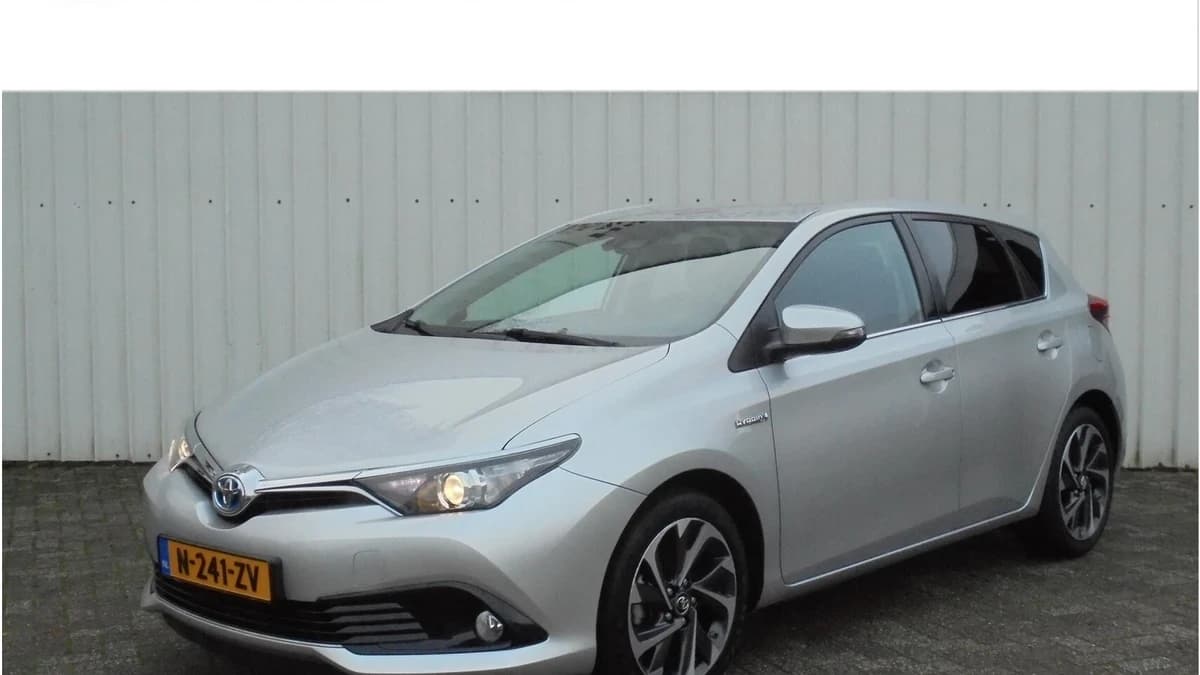 Toyota Auris — foto 1