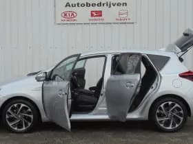 Toyota Auris thumbnail 5