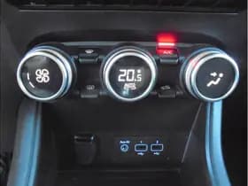 Renault Captur thumbnail 33