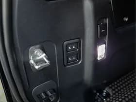 Land Rover Defender 110 P300e 110 X-Dynamic HSE thumbnail 34