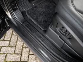 Land Rover Defender 110 P300e 110 X-Dynamic HSE thumbnail 36