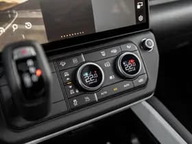 Land Rover Defender 110 P300e 110 X-Dynamic HSE thumbnail 40