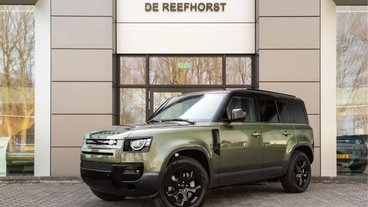 Land Rover Defender 110 P300e 110 Forest Edition — foto 1