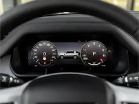 Land Rover Defender 110 P300e 110 Forest Edition thumbnail 11