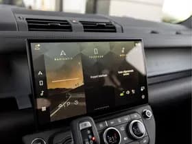 Land Rover Defender 110 P300e 110 Forest Edition thumbnail 12