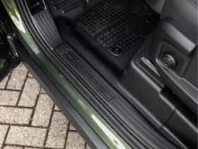 Land Rover Defender 110 P300e 110 Forest Edition thumbnail 33