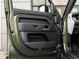 Land Rover Defender 110 P300e 110 Forest Edition thumbnail 34