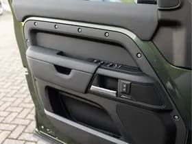 Land Rover Defender 110 P300e 110 Forest Edition thumbnail 35