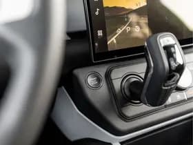 Land Rover Defender 110 P300e 110 Forest Edition thumbnail 37