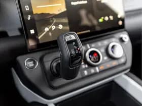 Land Rover Defender 110 P300e 110 Forest Edition thumbnail 38