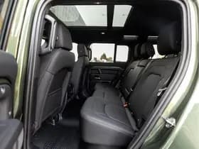 Land Rover Defender 110 P300e 110 Forest Edition thumbnail 5