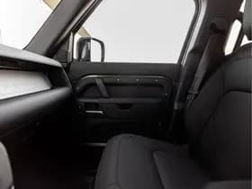 Land Rover Defender 110 P300e 110 Forest Edition thumbnail 42