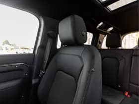 Land Rover Defender 110 P300e 110 Forest Edition thumbnail 43