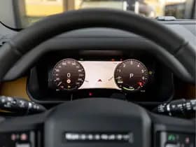 Land Rover Defender 110 P300e 110 Trophy Edition Deep Sandglow Yellow thumbnail 11