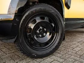 Land Rover Defender 110 P300e 110 Trophy Edition Deep Sandglow Yellow thumbnail 18