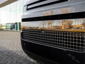 Land Rover Defender 110 P300e 110 Trophy Edition Deep Sandglow Yellow thumbnail 25