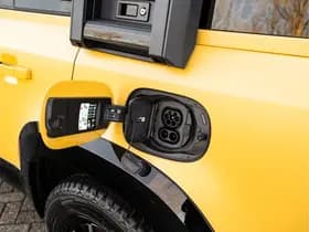 Land Rover Defender 110 P300e 110 Trophy Edition Deep Sandglow Yellow thumbnail 27