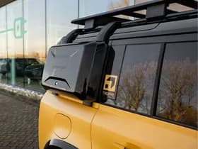 Land Rover Defender 110 P300e 110 Trophy Edition Deep Sandglow Yellow thumbnail 30