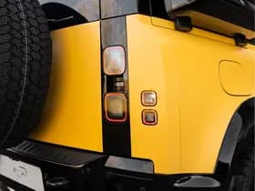 Land Rover Defender 110 P300e 110 Trophy Edition Deep Sandglow Yellow thumbnail 32