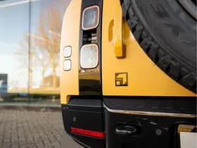 Land Rover Defender 110 P300e 110 Trophy Edition Deep Sandglow Yellow thumbnail 34