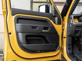 Land Rover Defender 110 P300e 110 Trophy Edition Deep Sandglow Yellow thumbnail 39