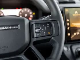 Land Rover Defender 110 P300e 110 Trophy Edition Deep Sandglow Yellow thumbnail 41