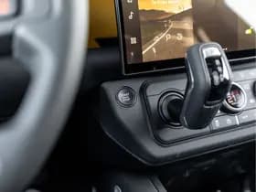 Land Rover Defender 110 P300e 110 Trophy Edition Deep Sandglow Yellow thumbnail 42